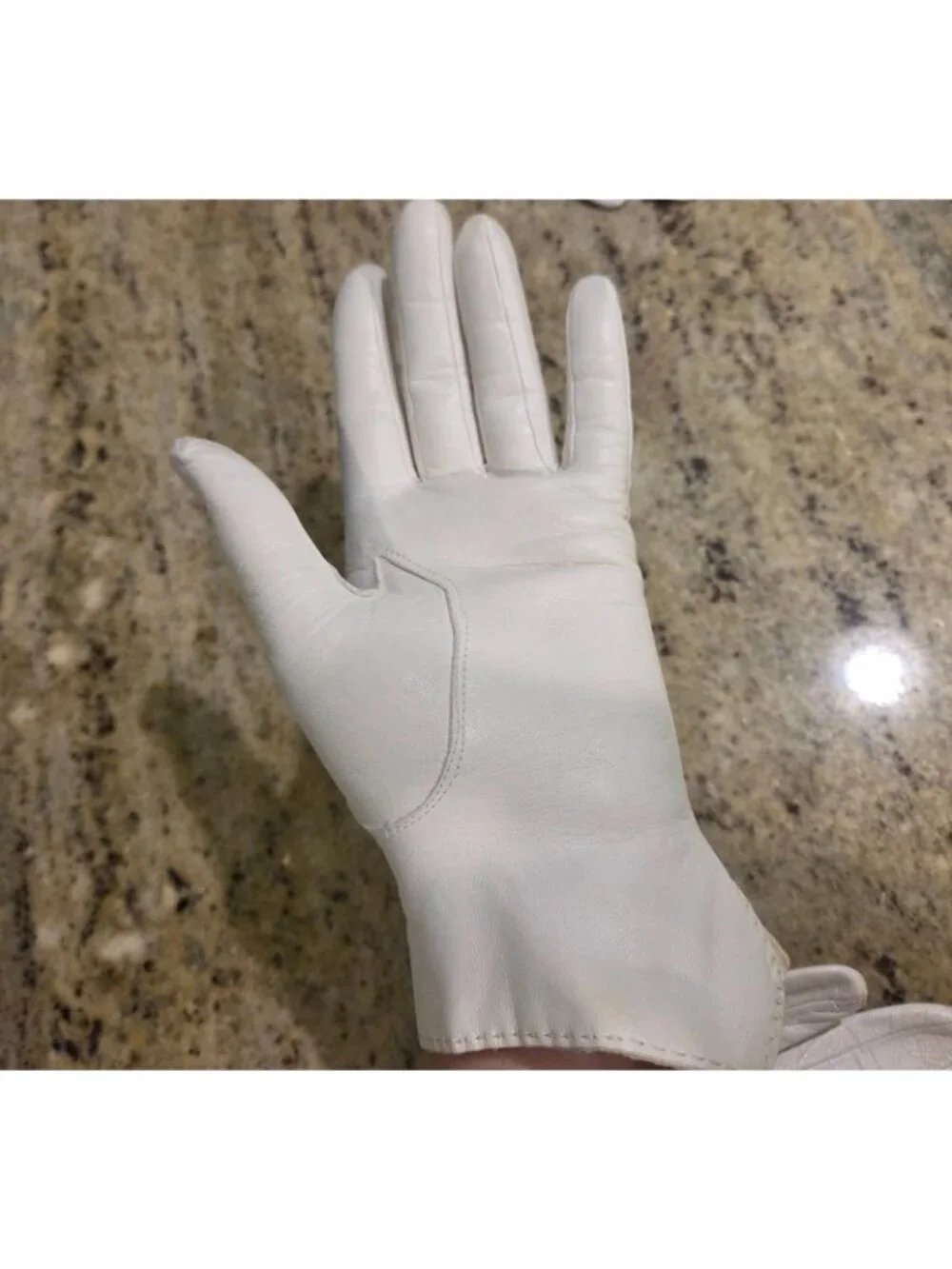 Vintage Womens Size 6.5 S/M White Soft Leather Formal Silk Lined Gloves